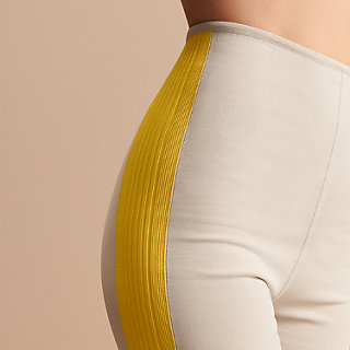 yoga-shorts--000085E 01-worn-4